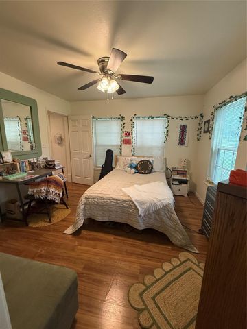 1011 10th Street, Huntsville, TX 77320