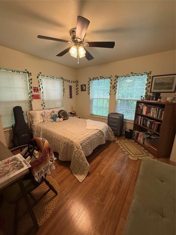 1011 10th Street, Huntsville, TX 77320