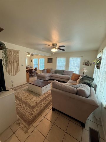1011 10th Street, Huntsville, TX 77320