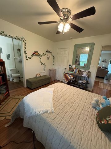 1011 10th Street, Huntsville, TX 77320