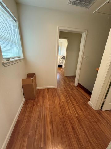 1011 10th Street, Huntsville, TX 77320