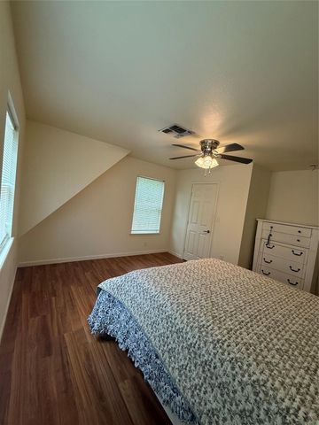 1011 10th Street, Huntsville, TX 77320