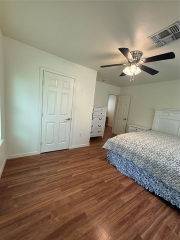 1011 10th Street, Huntsville, TX 77320