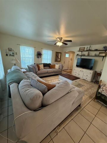 1011 10th Street, Huntsville, TX 77320