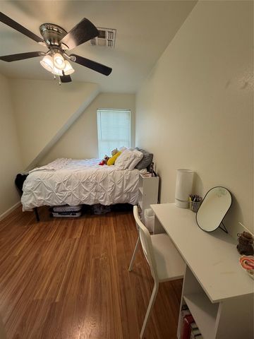 1011 10th Street, Huntsville, TX 77320