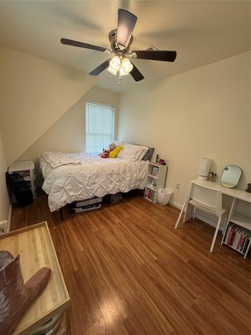 1011 10th Street, Huntsville, TX 77320