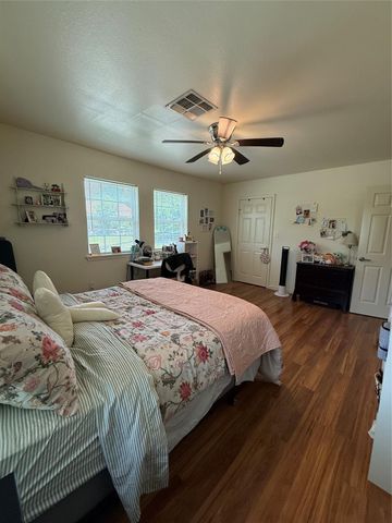 1011 10th Street, Huntsville, TX 77320