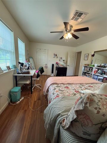 1011 10th Street, Huntsville, TX 77320