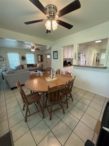 1011 10th Street, Huntsville, TX 77320
