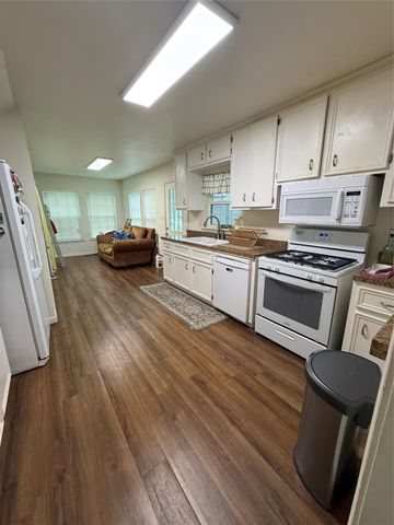 1011 10th Street, Huntsville, TX 77320