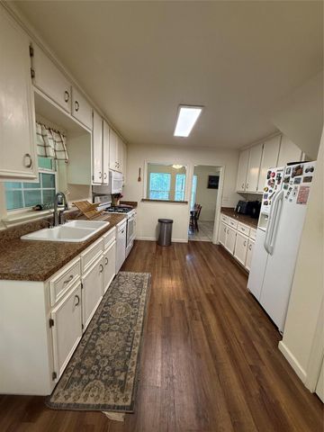 1011 10th Street, Huntsville, TX 77320