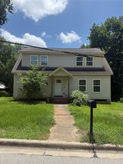 1011 10th Street, Huntsville, TX 77320