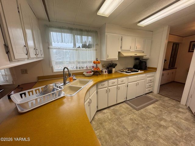 55 W Washington Ave 202, Yakima, WA 98903