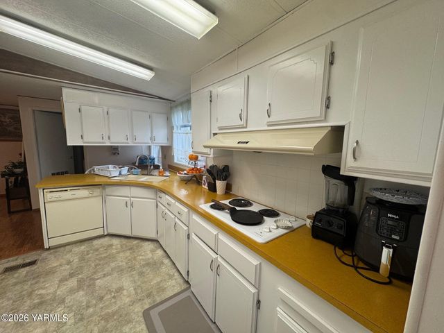 55 W Washington Ave 202, Yakima, WA 98903