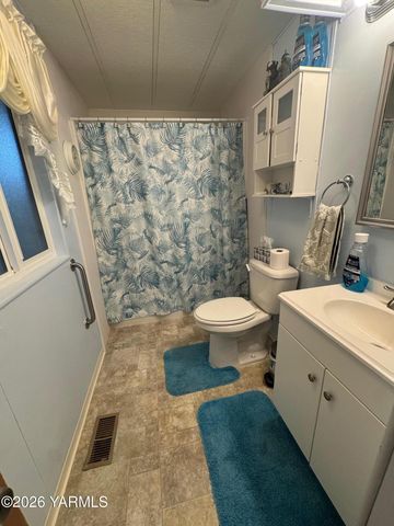 55 W Washington Ave 202, Yakima, WA 98903