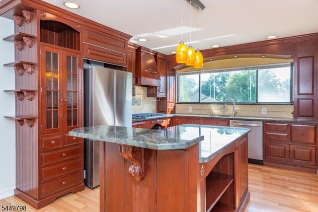 5 Cedar Ln, Harding Twp., NJ 07960