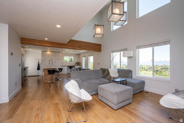 1156 CIRCLE VIEW DR, Logan, UT 84341