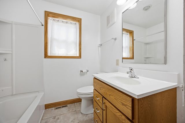 618 6th Street S, Moorhead, MN 56560
