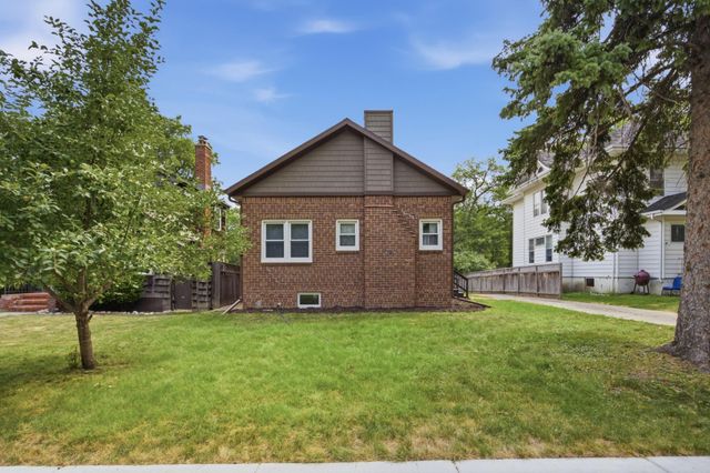 618 6th Street S, Moorhead, MN 56560