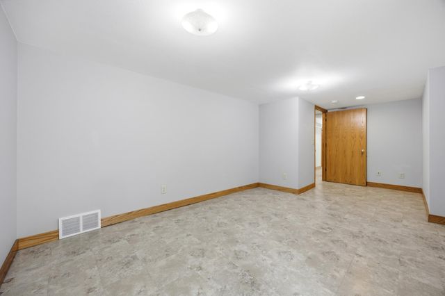 618 6th Street S, Moorhead, MN 56560
