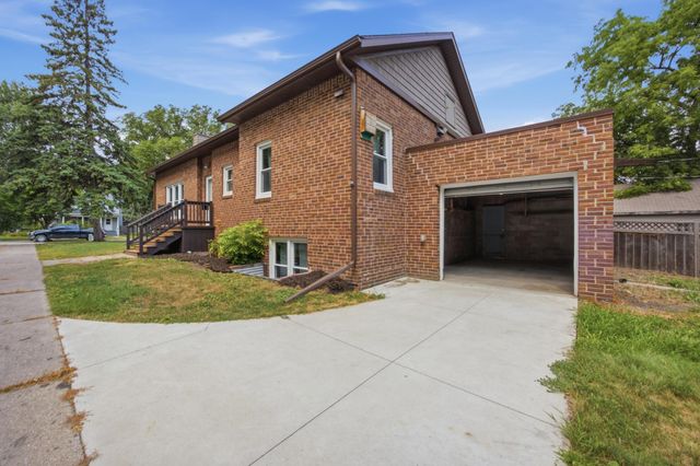 618 6th Street S, Moorhead, MN 56560