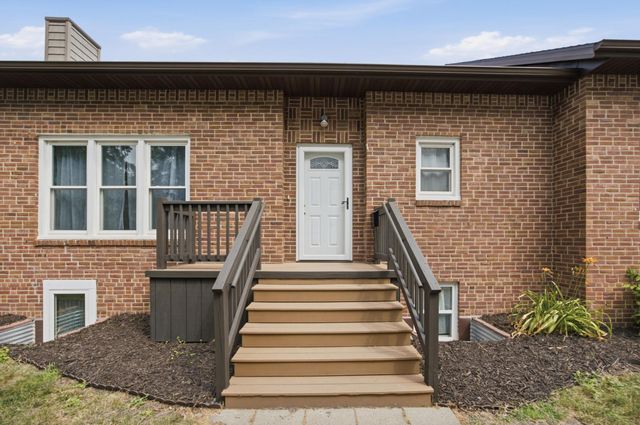 618 6th Street S, Moorhead, MN 56560