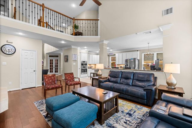 27 E Artist Grove Circle, The Woodlands, TX 77382