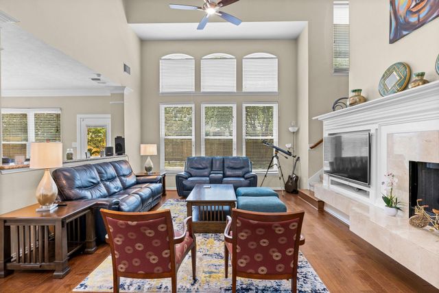 27 E Artist Grove Circle, The Woodlands, TX 77382