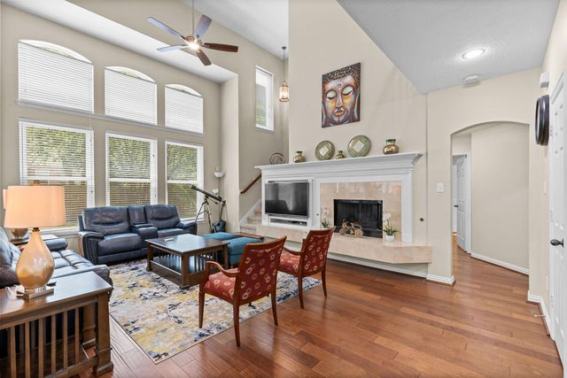 27 E Artist Grove Circle, The Woodlands, TX 77382