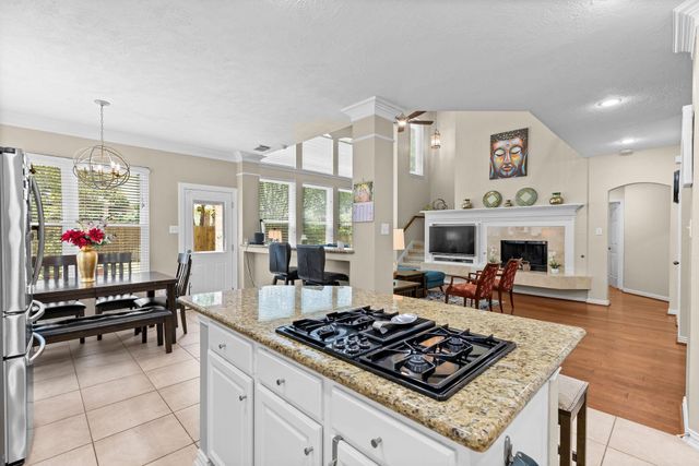 27 E Artist Grove Circle, The Woodlands, TX 77382