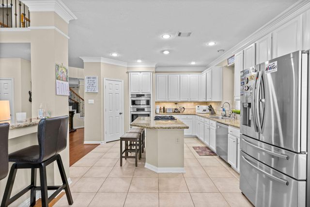 27 E Artist Grove Circle, The Woodlands, TX 77382