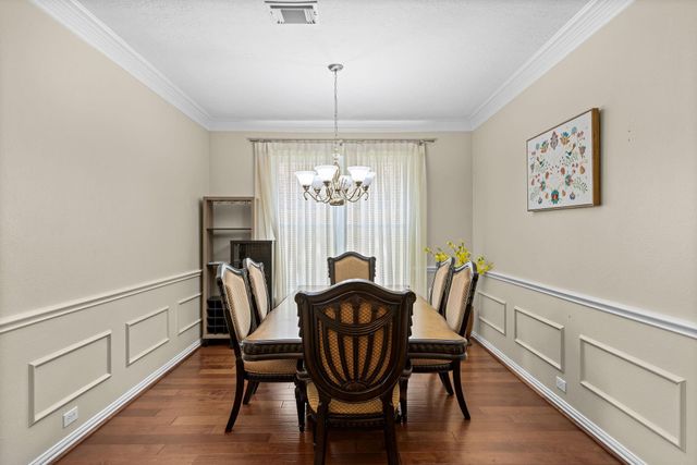 27 E Artist Grove Circle, The Woodlands, TX 77382