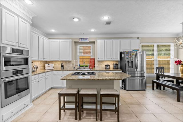 27 E Artist Grove Circle, The Woodlands, TX 77382