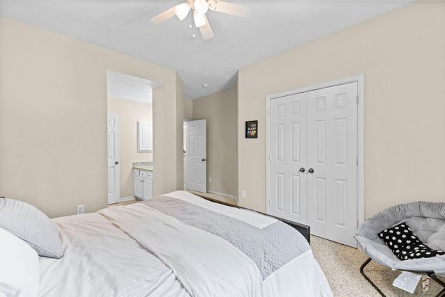 27 E Artist Grove Circle, The Woodlands, TX 77382