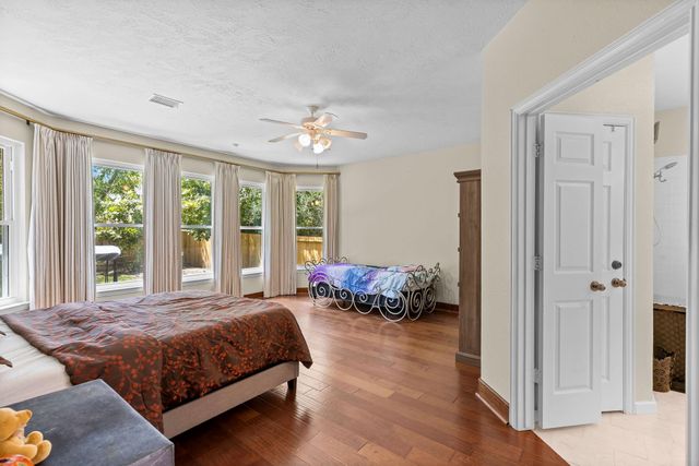 27 E Artist Grove Circle, The Woodlands, TX 77382