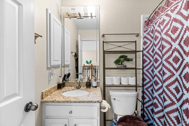 27 E Artist Grove Circle, The Woodlands, TX 77382