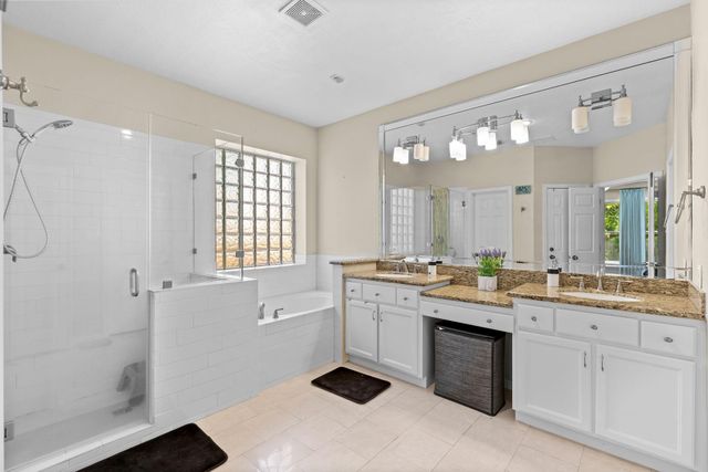 27 E Artist Grove Circle, The Woodlands, TX 77382