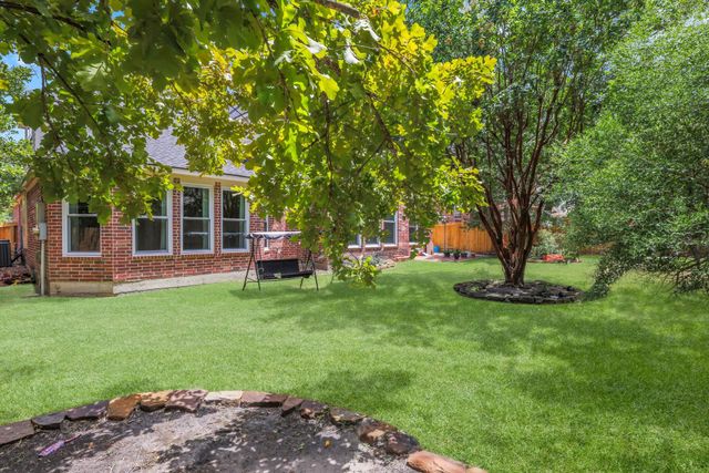 27 E Artist Grove Circle, The Woodlands, TX 77382