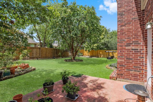 27 E Artist Grove Circle, The Woodlands, TX 77382