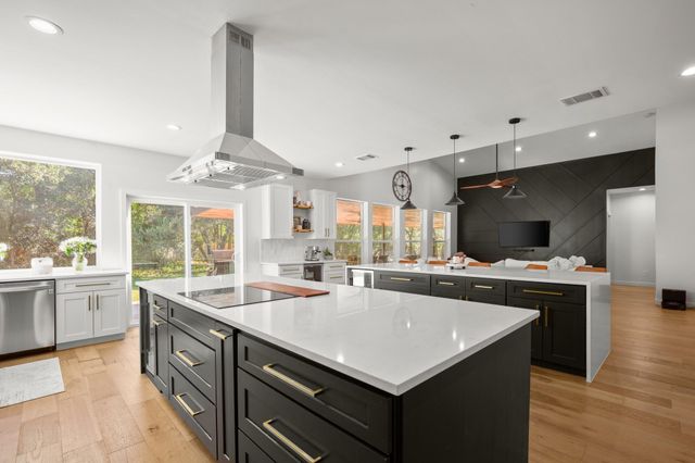 1315 W New Hope DR, Cedar Park, TX 78613