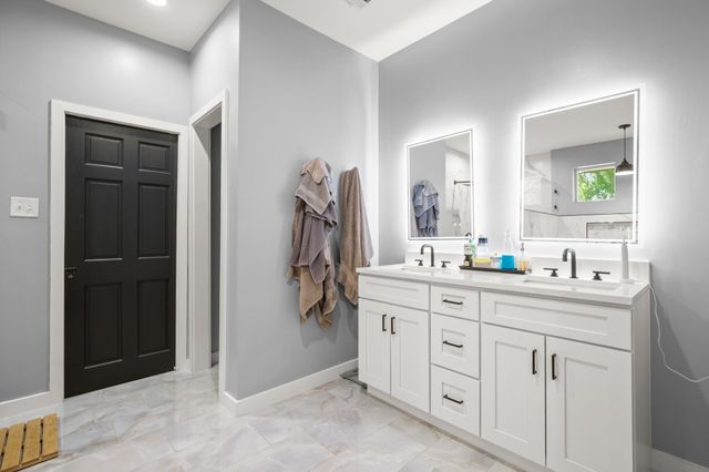 1315 W New Hope DR, Cedar Park, TX 78613