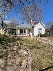 810 Mcconnell Avenue, Eden, NC 27288
