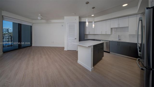 19401 W Dixie Hwy 412, Miami, FL 33180