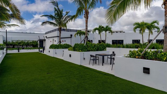 19401 W Dixie Hwy 412, Miami, FL 33180