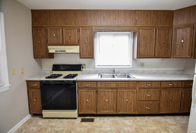 1114 S Englewood Avenue, Evansville, IN 47714