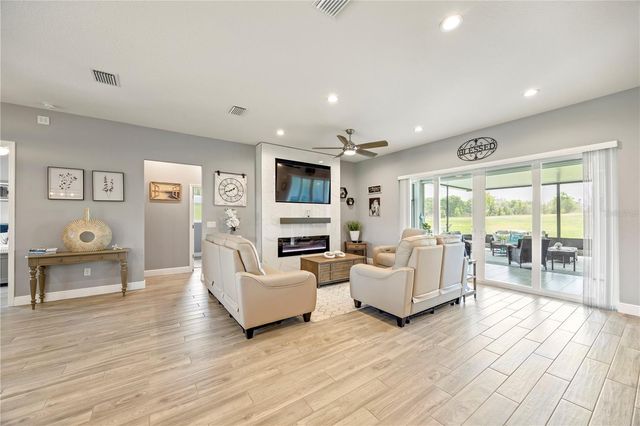 1679 E COUNTY ROAD 462, Wildwood, FL 34785