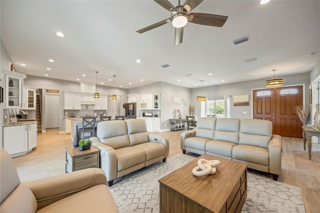 1679 E COUNTY ROAD 462, Wildwood, FL 34785