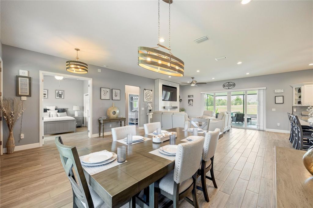 Image 12 of property listing at 1679 E COUNTY ROAD 462, Wildwood, FL 34785