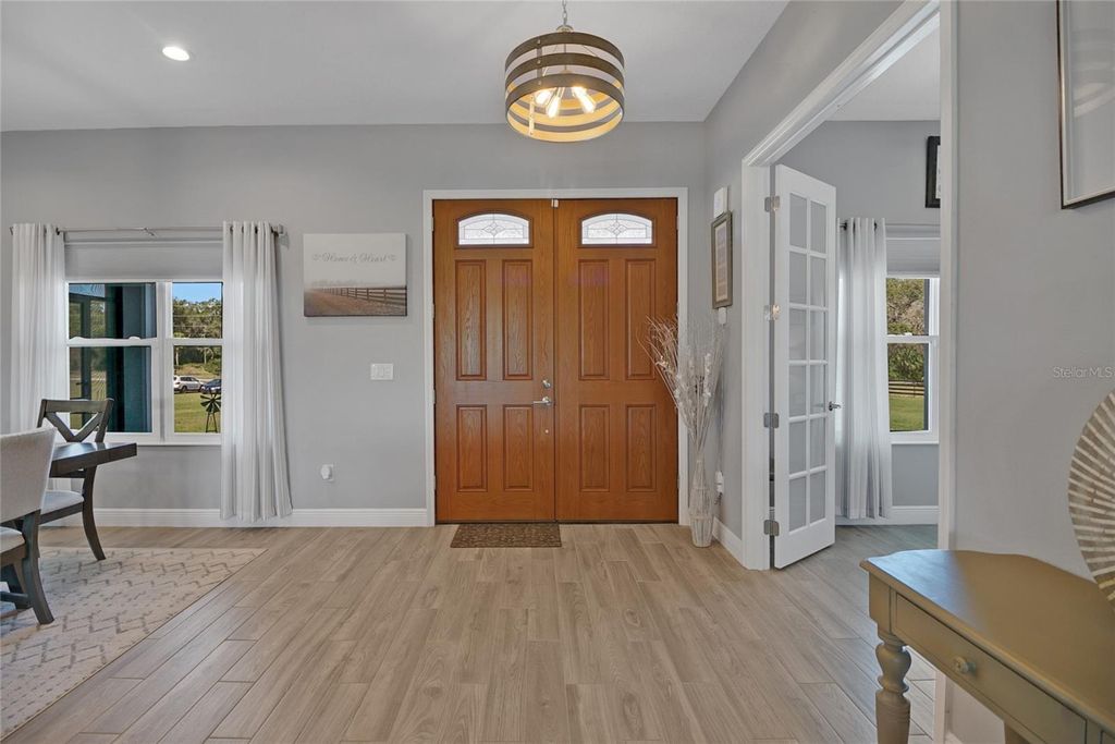 Image 13 of property listing at 1679 E COUNTY ROAD 462, Wildwood, FL 34785