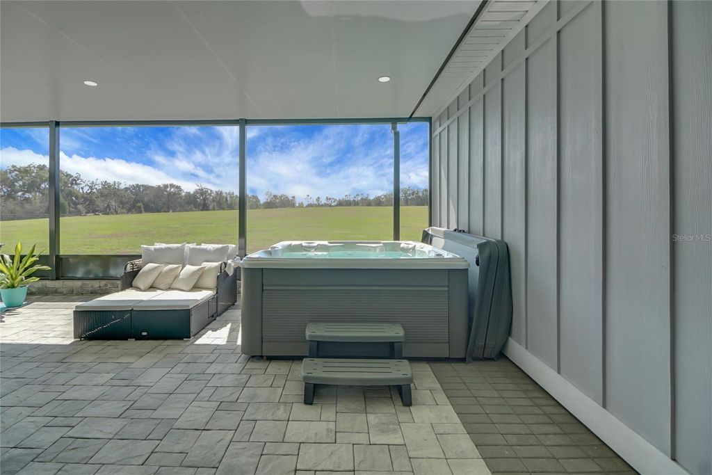 Image 20 of property listing at 1679 E COUNTY ROAD 462, Wildwood, FL 34785